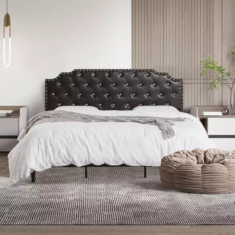 King-Plattformbettgestell, schwarz gepolstert, Knopf-getuftetes Kopfteil, 6 Zoll Stauraum unter dem Bett, Holzlattenrost, kein Boxspringbett erforderlich, einfache Montage