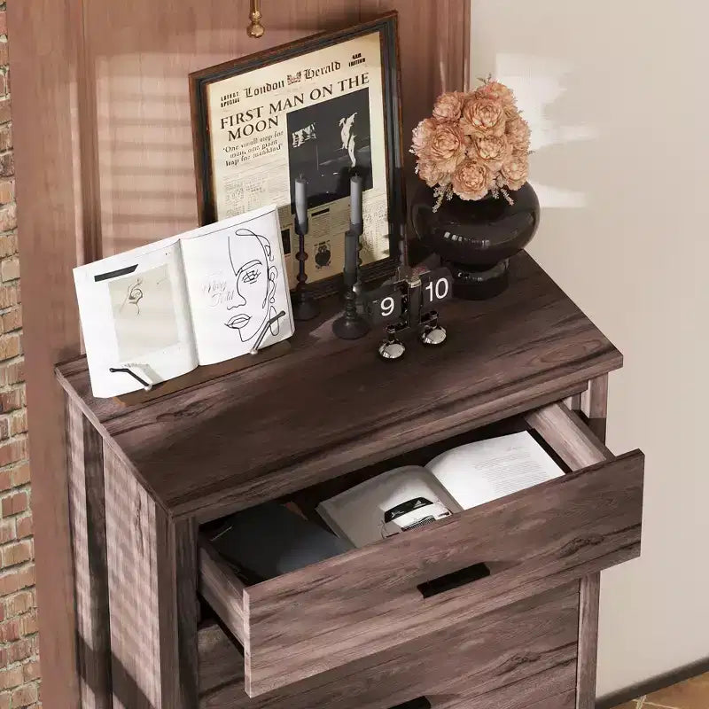 5-Schubladen-Kommode im Retro-Landhausstil mit einfacher Schnallenmontage, leichtgängigen Schubladen, sichere Aufbewahrung für das Schlafzimmer