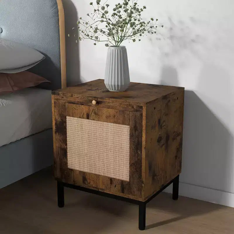 Beistelltisch aus natürlichem Rattan und Eisen mit robuster Konstruktion, stilvollem Design, kompakter Größe, vielseitiger Verwendung und einfacher Montage