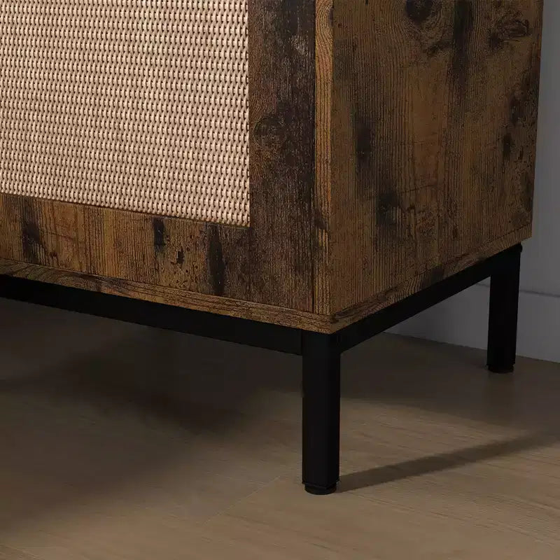 Beistelltisch aus natürlichem Rattan und Eisen mit robuster Konstruktion, stilvollem Design, kompakter Größe, vielseitiger Verwendung und einfacher Montage