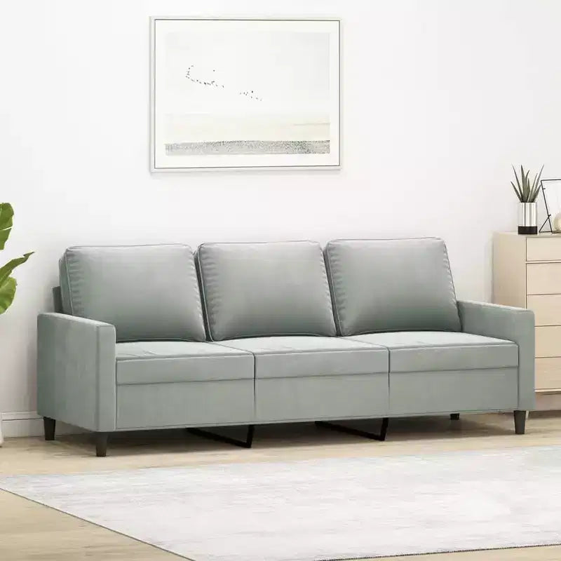 3-Sitzer Samtsofa – Hellgraues modernes Sofa mit bequemer Polsterung und stabilem Metallrahmen für Wohnzimmer oder Loungebereich