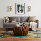 29 brauner, massiver Couchtisch, achteckig