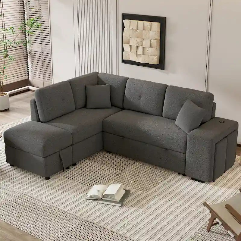 Roomfitters Schlafsofa-Eckgarnitur mit Stauraum-Ottomane, zwei Wurfkissen, zwei Hockern, kabellosem Ladegerät