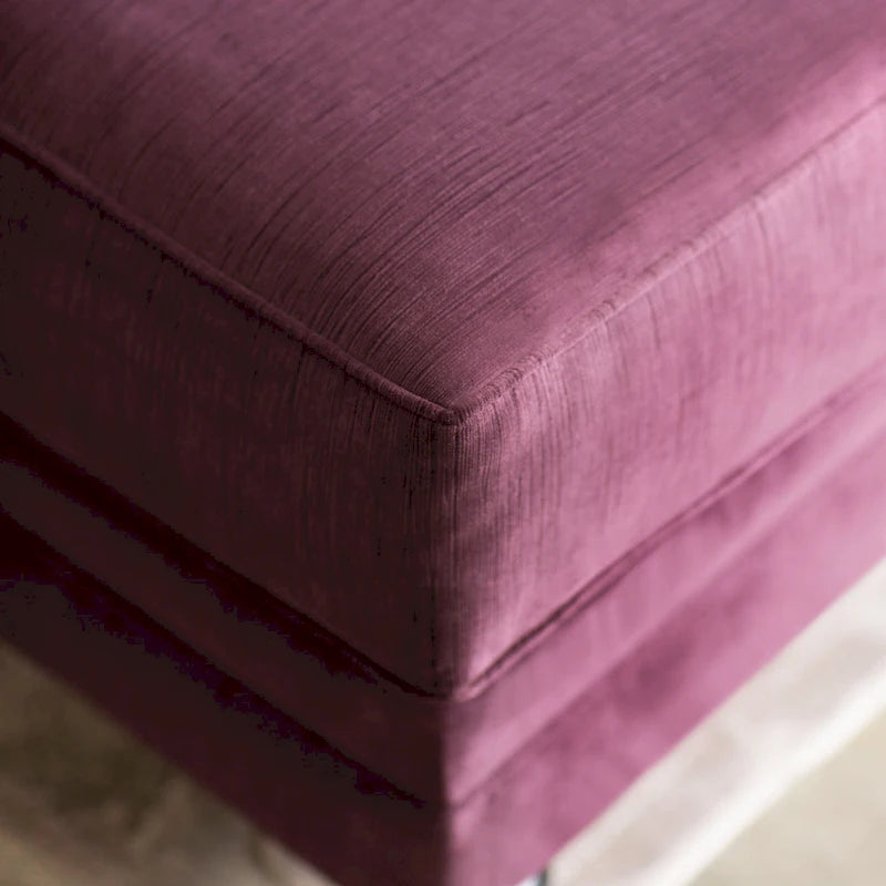 Gito Übergangs-Schnittsofa mit getufteter Rückenlehne und Samtbezug von Furniture of America