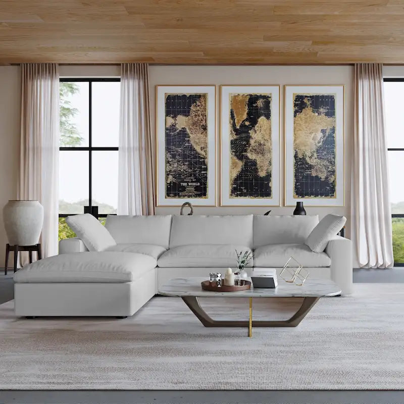 L-förmiges Sofa mit Leinenbezug, mehreren Kissen und Chaiselongue