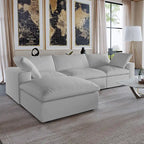 L-förmiges Sofa mit Leinenbezug, mehreren Kissen und Chaiselongue