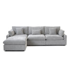L-förmiges Sofa mit Leinenbezug, mehreren Kissen und Chaiselongue