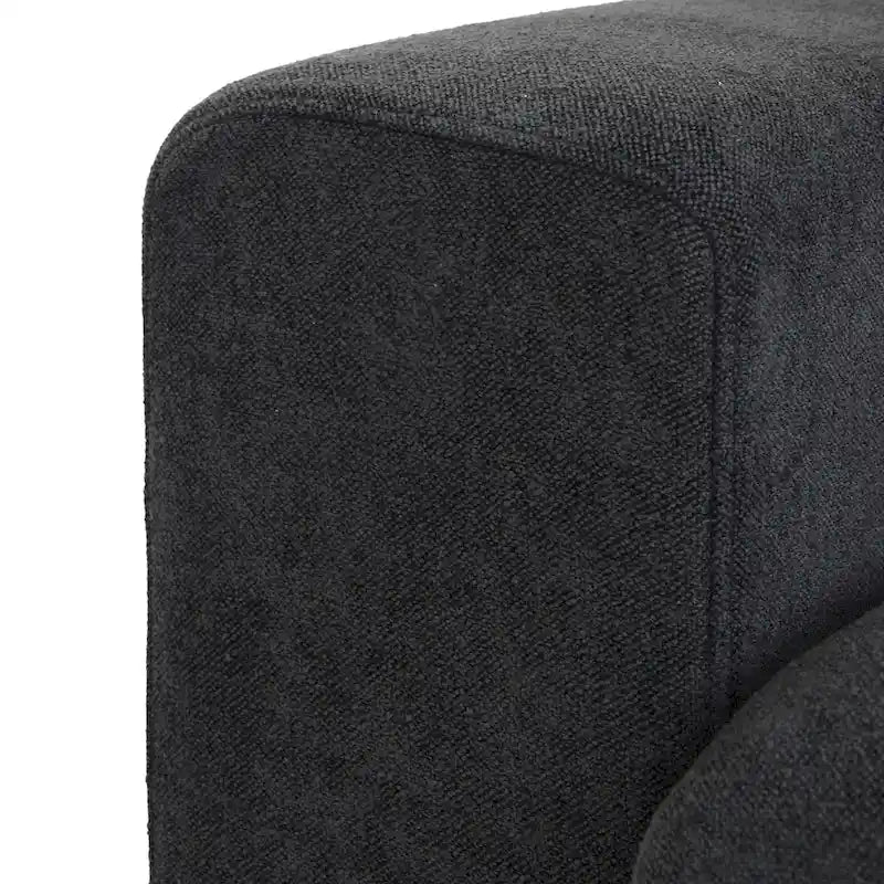 L-förmiges Sofa mit Leinenbezug, mehreren Kissen und Chaiselongue