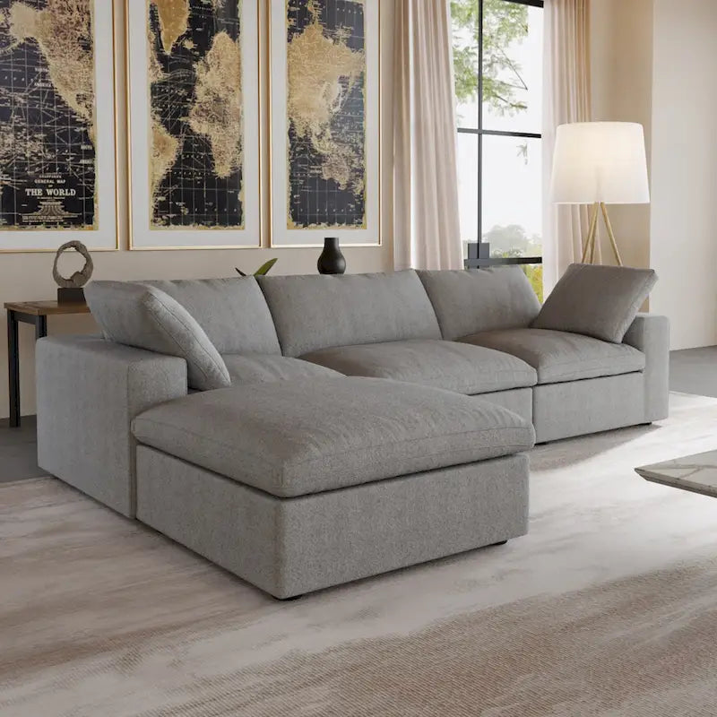 L-förmiges Sofa mit Leinenbezug, mehreren Kissen und Chaiselongue