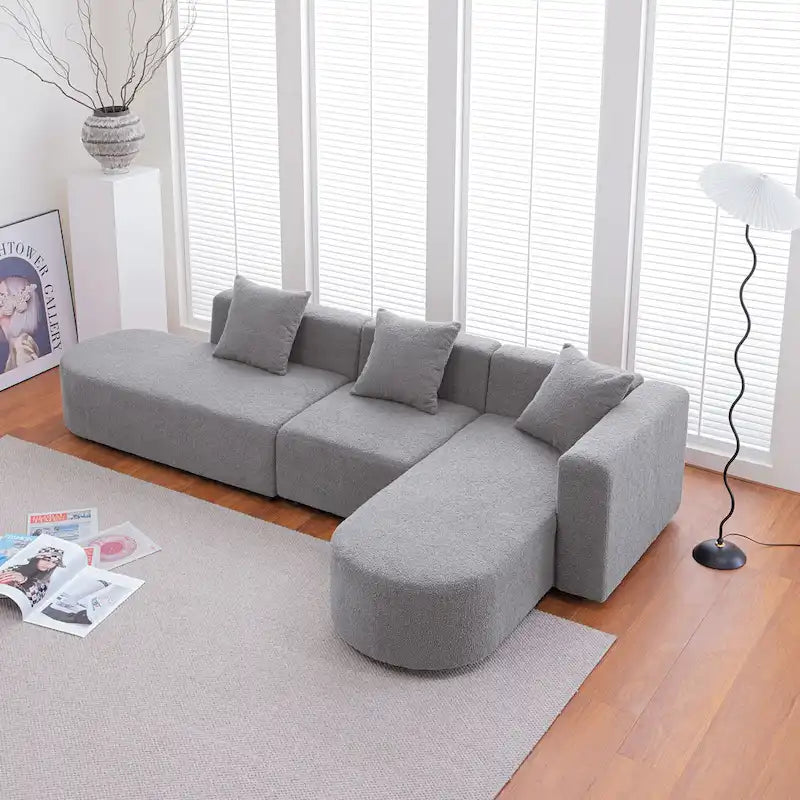 Modernes L-förmiges Bouclé-Sofa mit geschwungener Sitzfläche (rechtsseitig ausgerichtet)