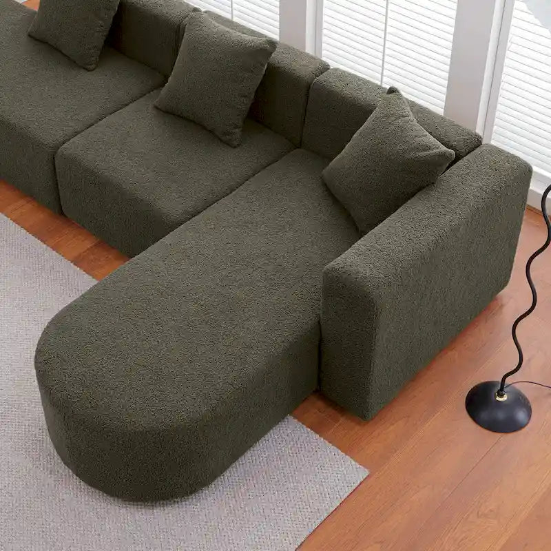 Modernes L-förmiges Bouclé-Sofa mit geschwungener Sitzfläche (rechtsseitig ausgerichtet)