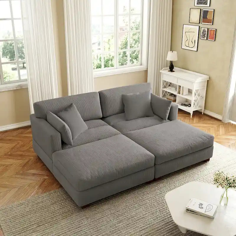 Modernes Cord-Sofa mit Armlehnenkissen