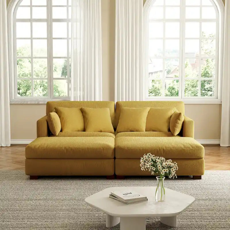 Modernes Cord-Sofa mit Armlehnenkissen