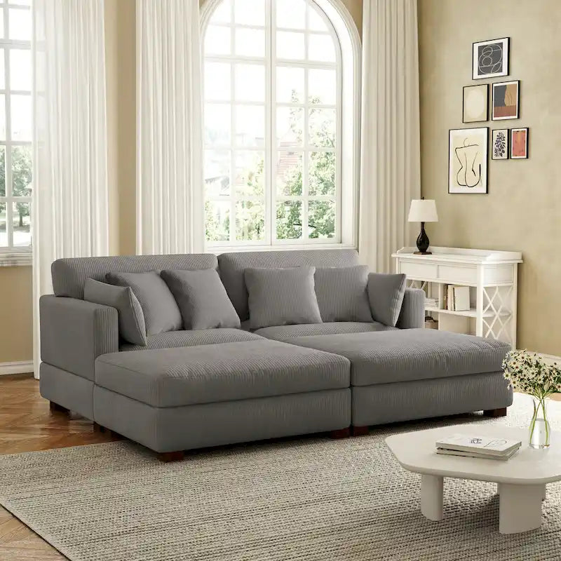 Modernes Cord-Sofa mit Armlehnenkissen